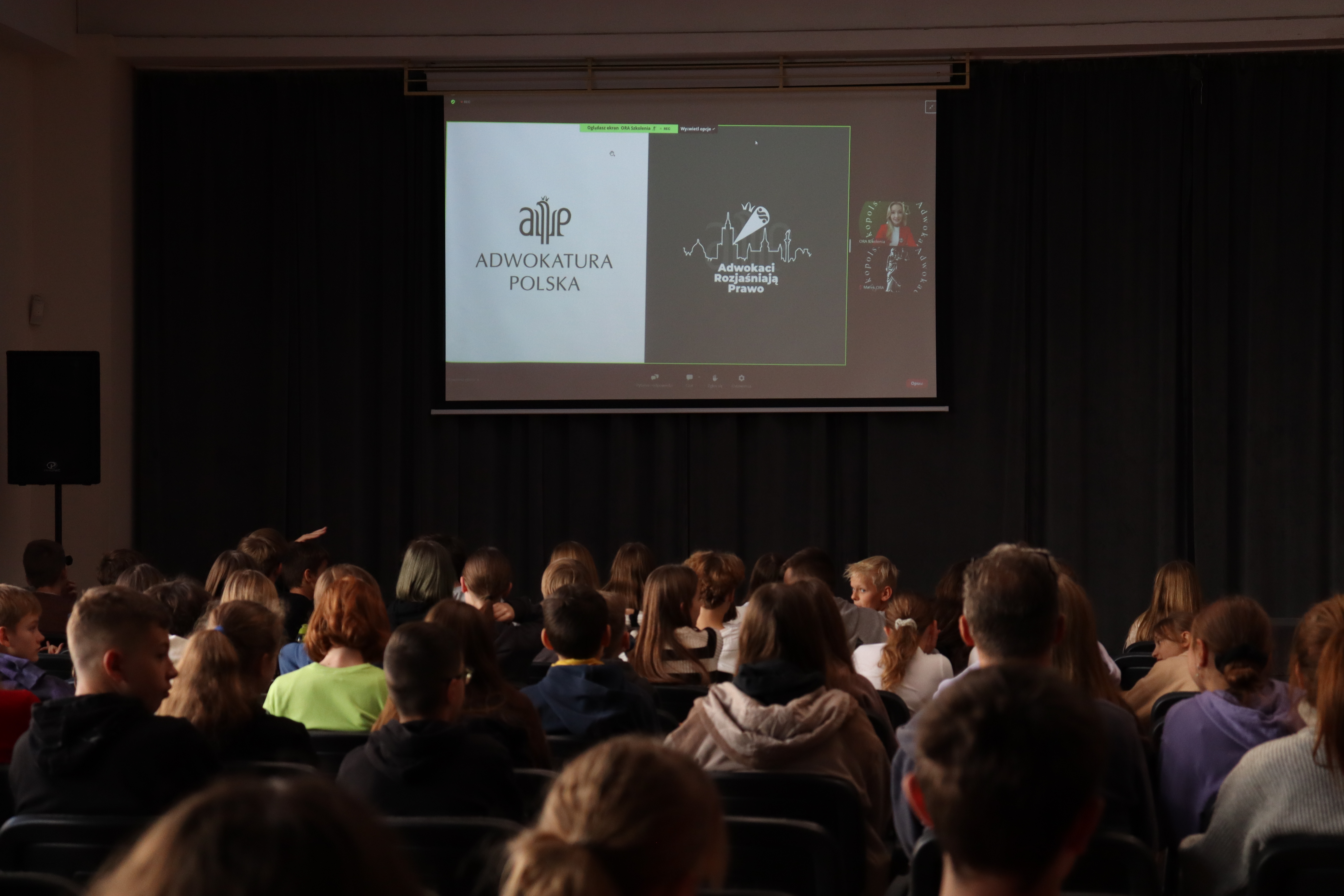 Udział uczniów w webinarze o hejcie i cyberstalkingu