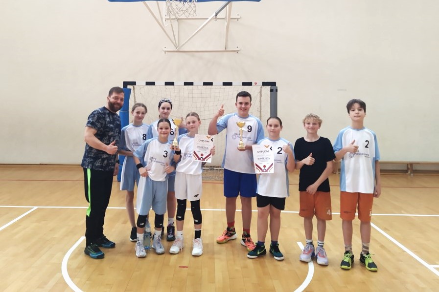 II i III miejsce w zawodach koszykówki